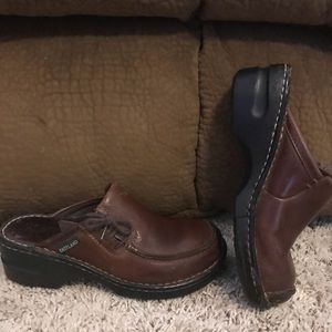 eastland leather clogs